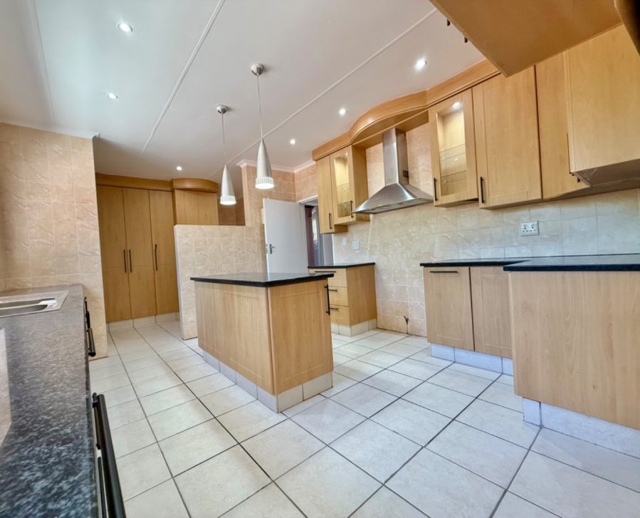 5 Bedroom Property for Sale in Bluewater Bay Eastern Cape